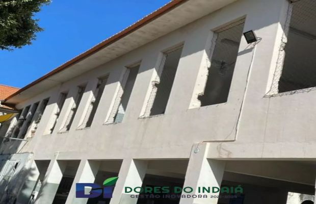A Prefeitura de Dores do Indaiá, através da Secretaria Municipal de Educação, informa o início da reforma e restauração da Escola Dr. Zacarias.