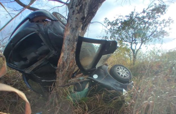 Servidor da Prefeitura de Abaeté morre após veículo capotar na MG-176