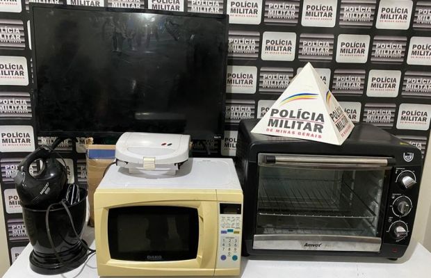 Trio é detido com objetos furtados de residência em Dores do Indaiá