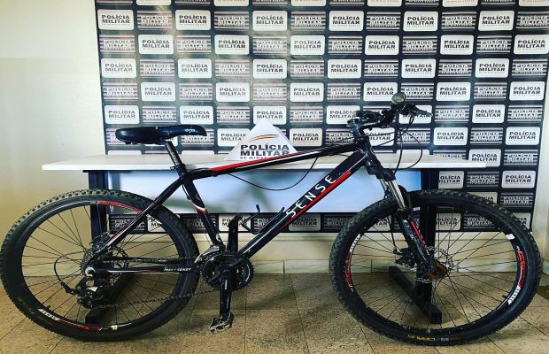 Polícia Militar recupera bicicleta furtada e prende autor.