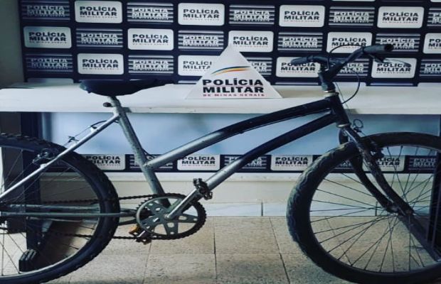 Polícia Militar recupera bicicleta furtada.