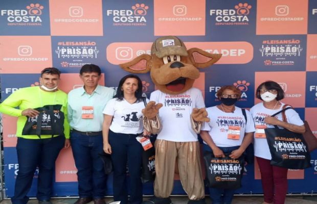 Secretaria de Obras e Transportes promovendo o bem-estar animal.