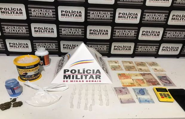 Perspicácia de policiais militares resulta na apreensão de vasta quantidade de cocaína, maconha e materiais ligados ao tráfico de drogas