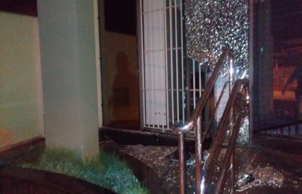 Ladrões tentam arrombar agências bancárias em Dores do Indaiá