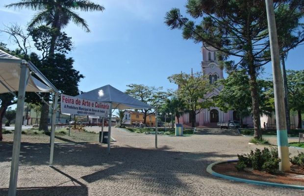 Dores do Indaiá tem encontro de carros antigos e cerveja artesanal neste domingo